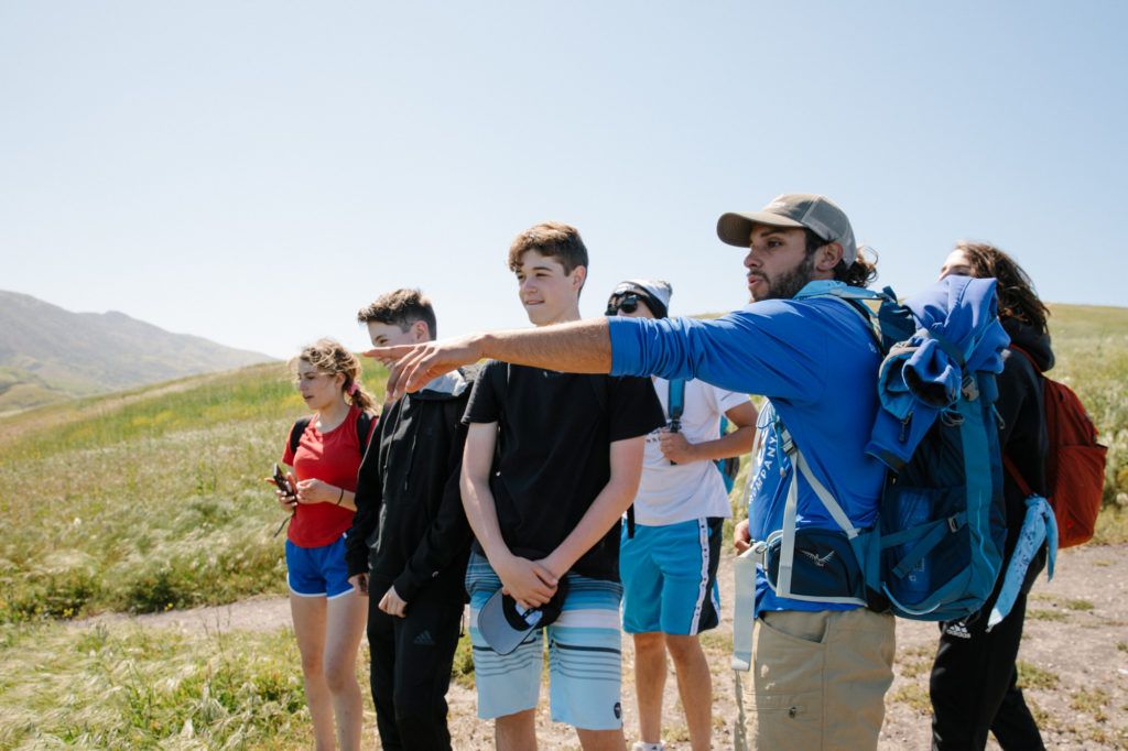 Outdoor education with on a guided hike